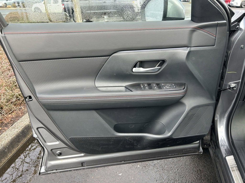 New 2025 Nissan Kicks SR w/ Illumination Package image 9