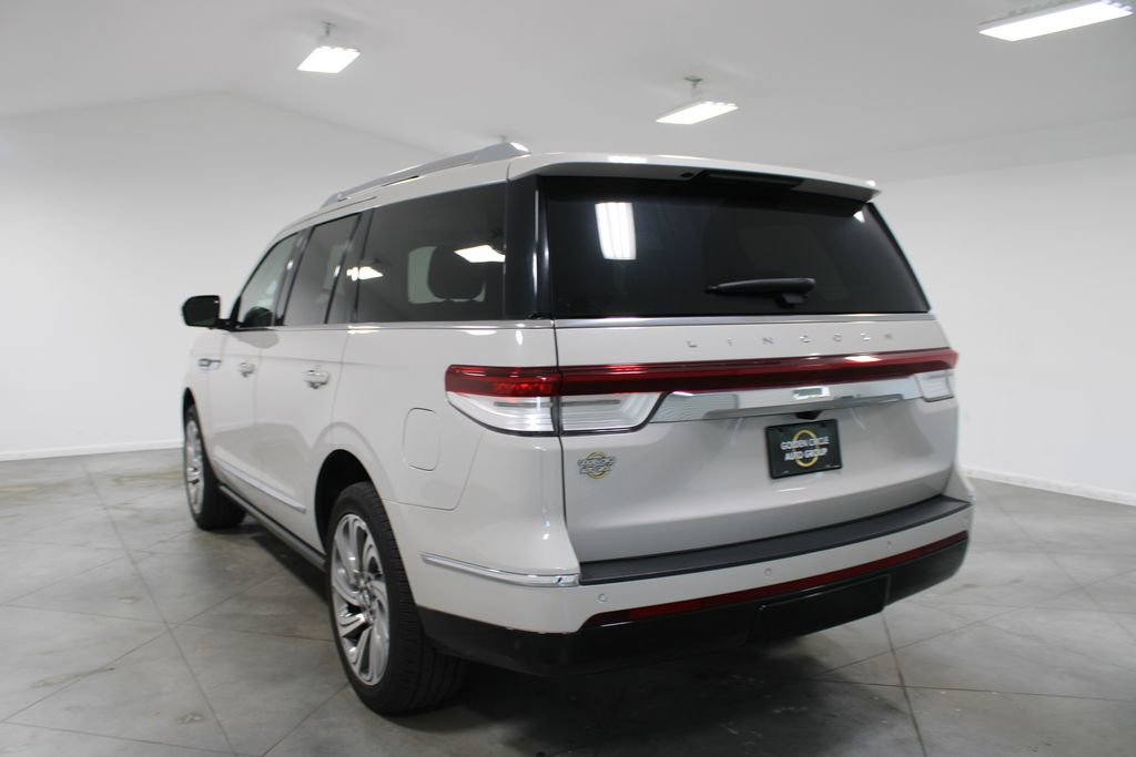 Used 2023 Lincoln Navigator Reserve AWD/4WD image 7