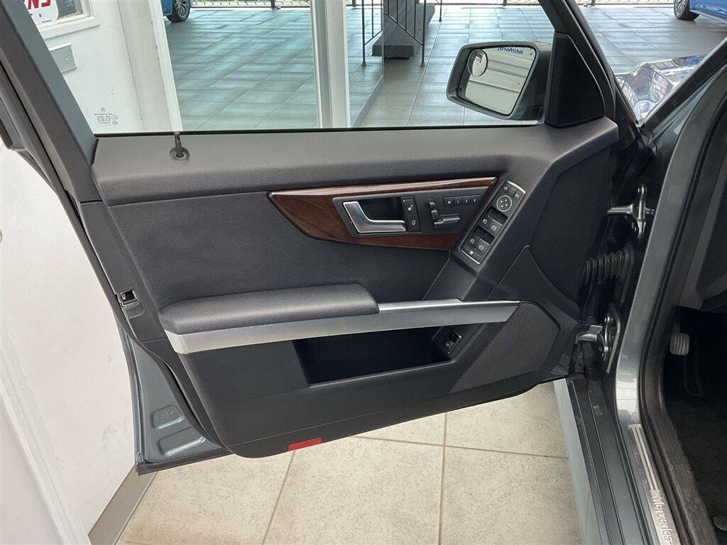 Used 2012 Mercedes-Benz GLK 350 4MATIC image 9