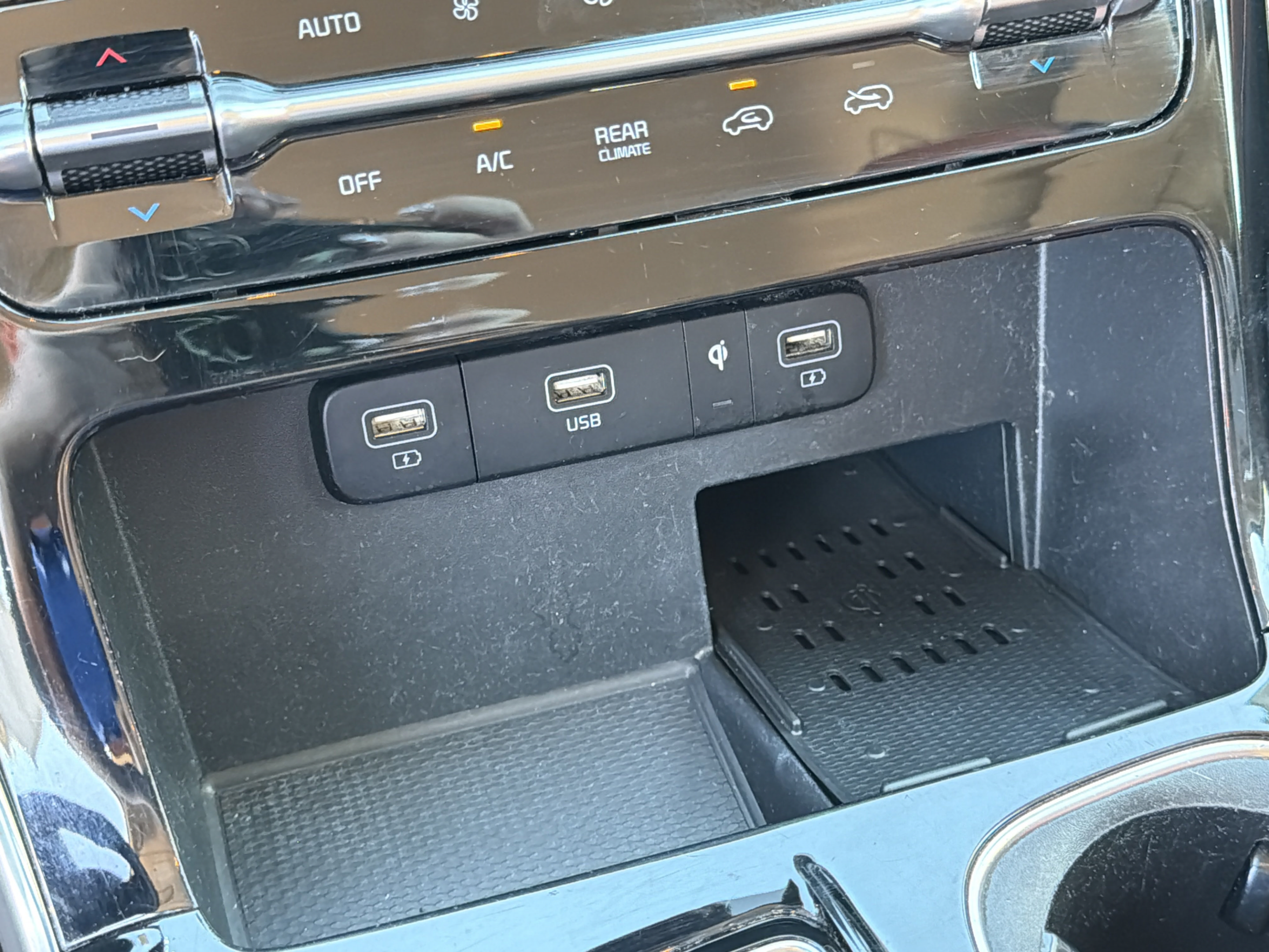 Used 2022 Kia Carnival SX FWD image 12