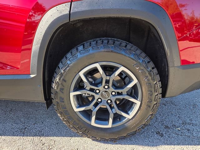 Used 2025 Chevrolet Equinox ACTIV w/ Safety and Technology Package image 18