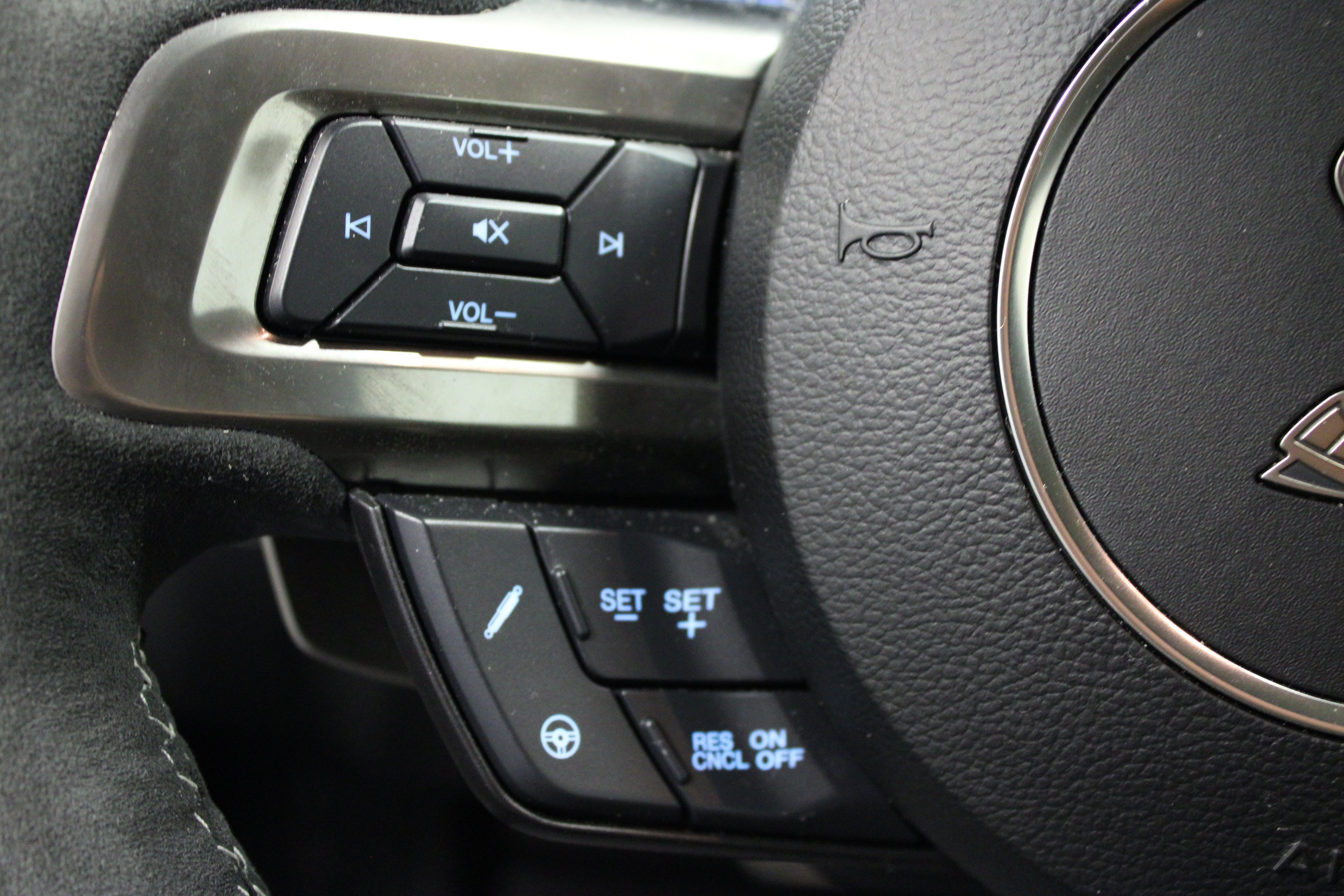 Used 2022 Ford Mustang Shelby GT500 w/ Technology Package RWD image 18