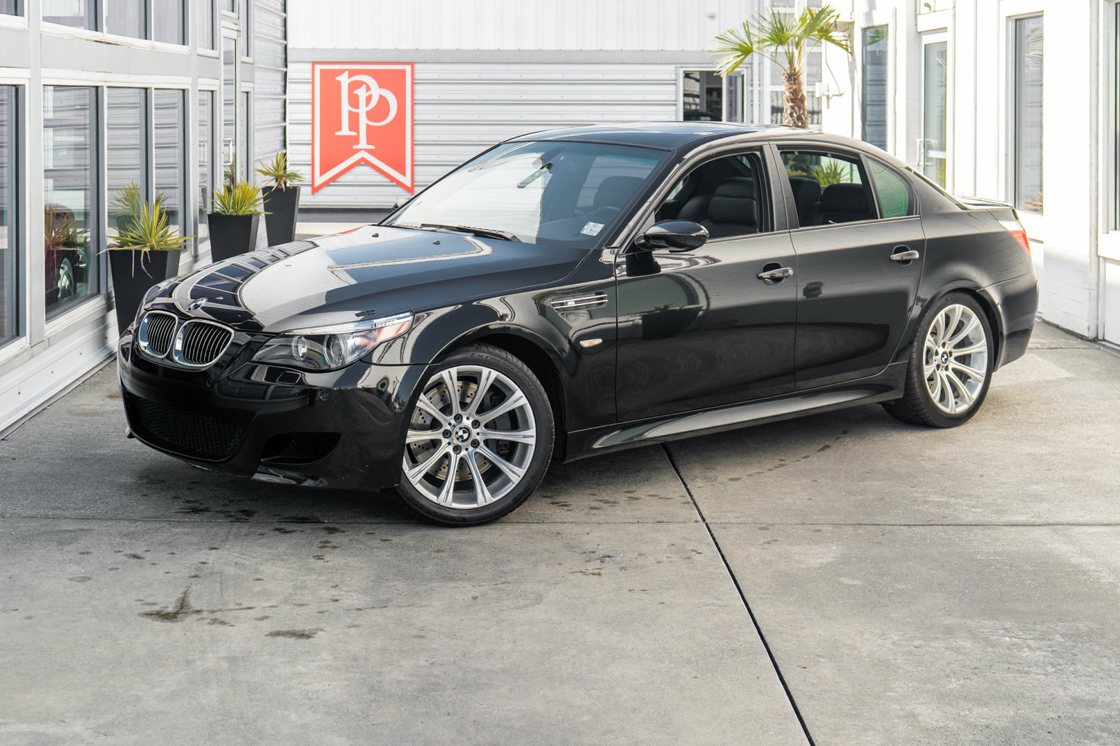 Used 2006 BMW M5 RWD image 2