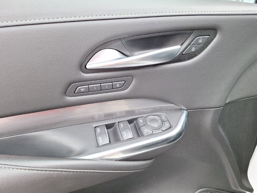 Used 2024 Cadillac XT4 Premium Luxury image 3