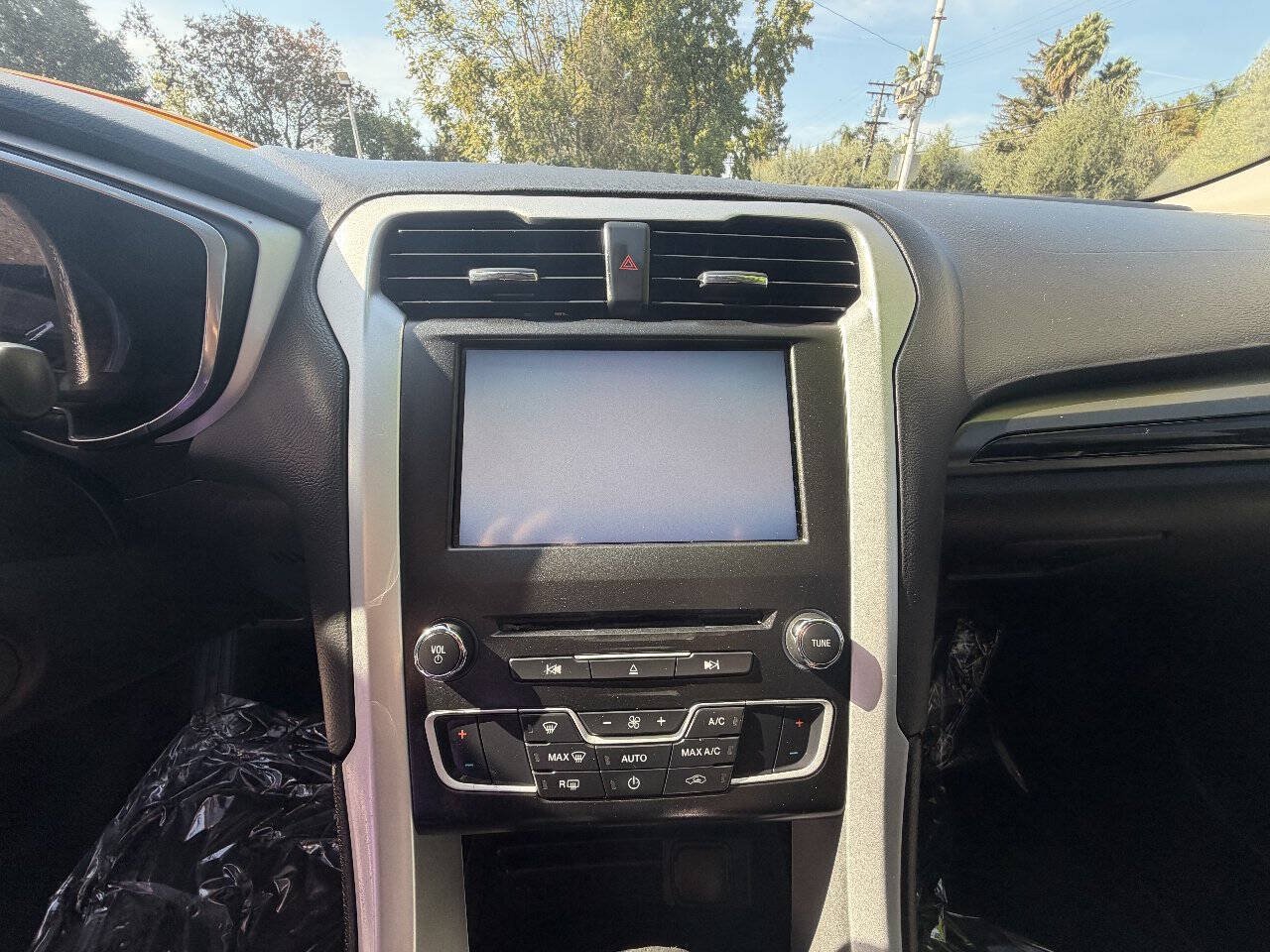 Used 2016 Ford Fusion SE FWD image 13