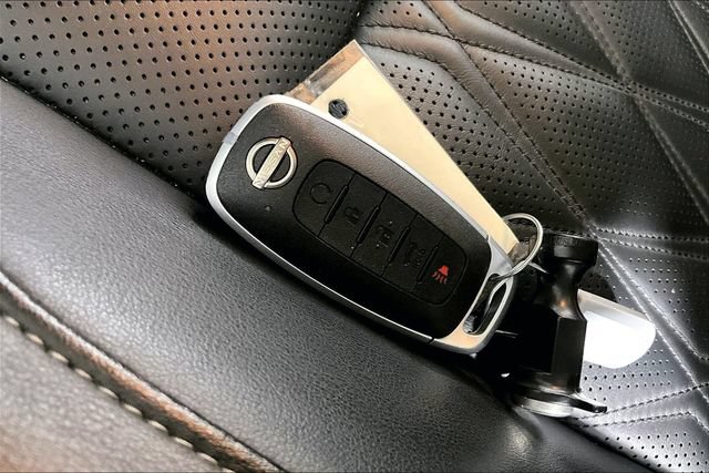 Used 2023 Nissan Rogue Platinum w/ Platinum Premium Package FWD image 12