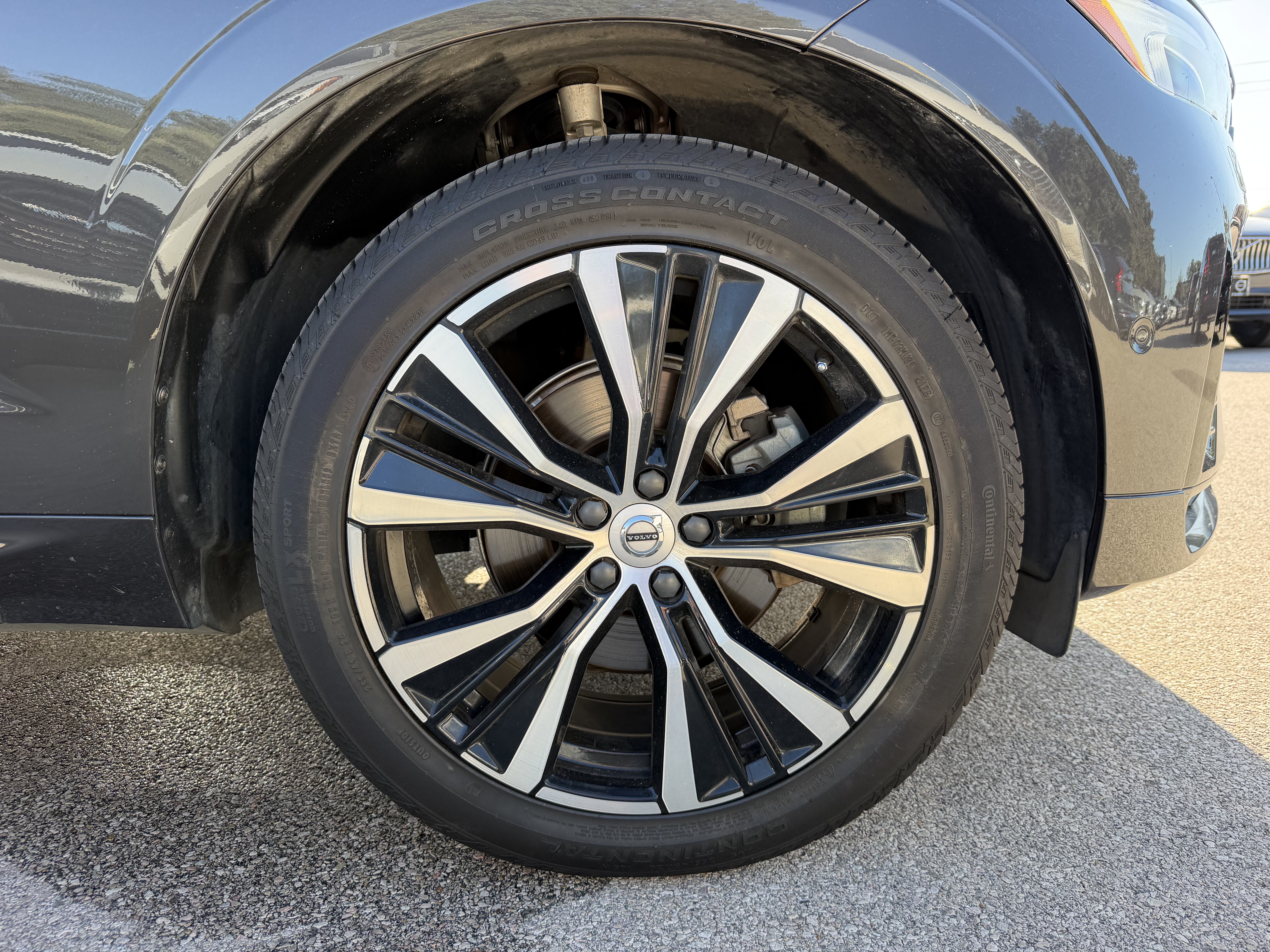 Certified 2024 Volvo XC60 B5 Plus w/ Protection Package Premier AWD/4WD image 9