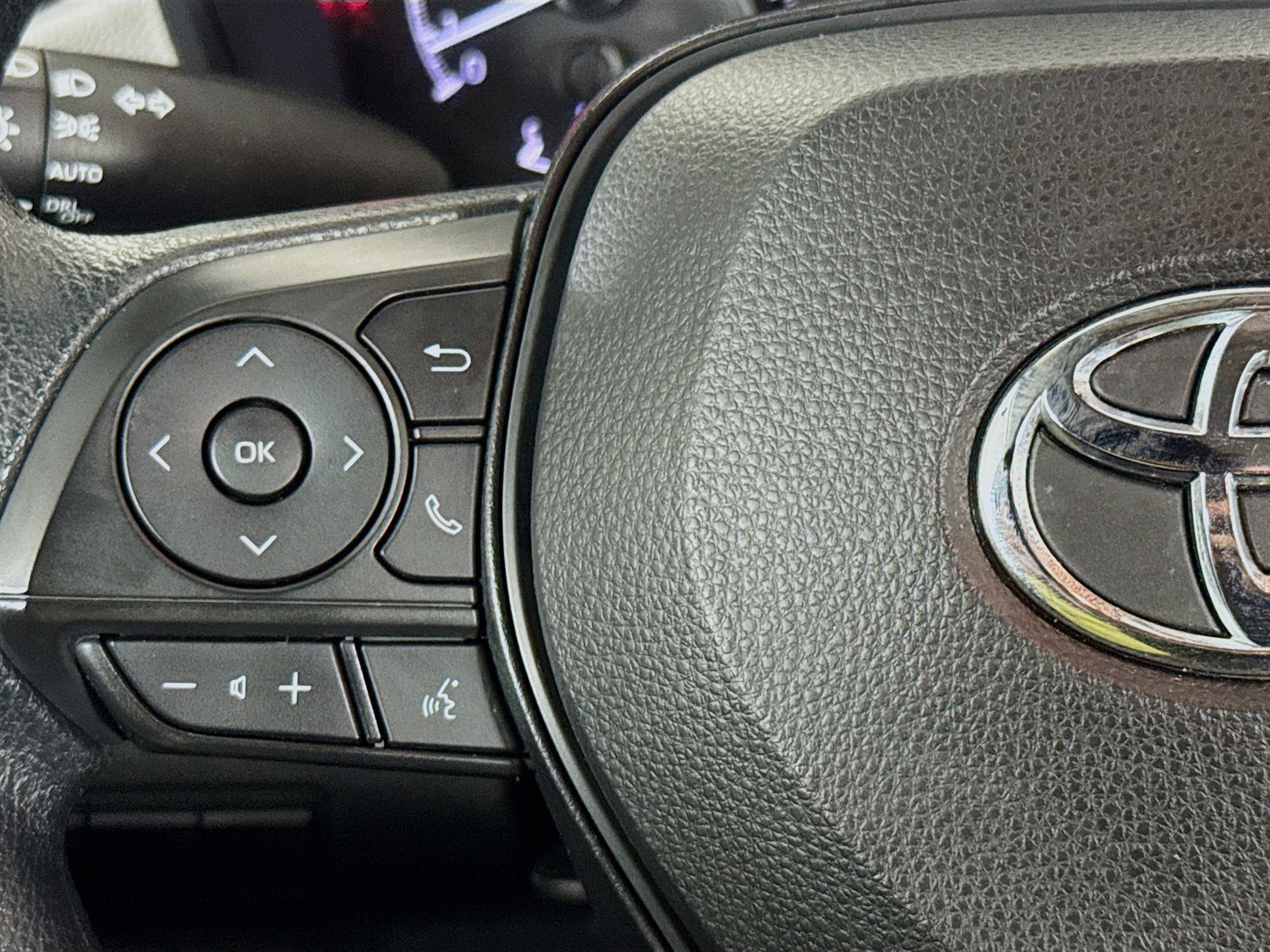 Used 2022 Toyota Corolla L FWD image 13
