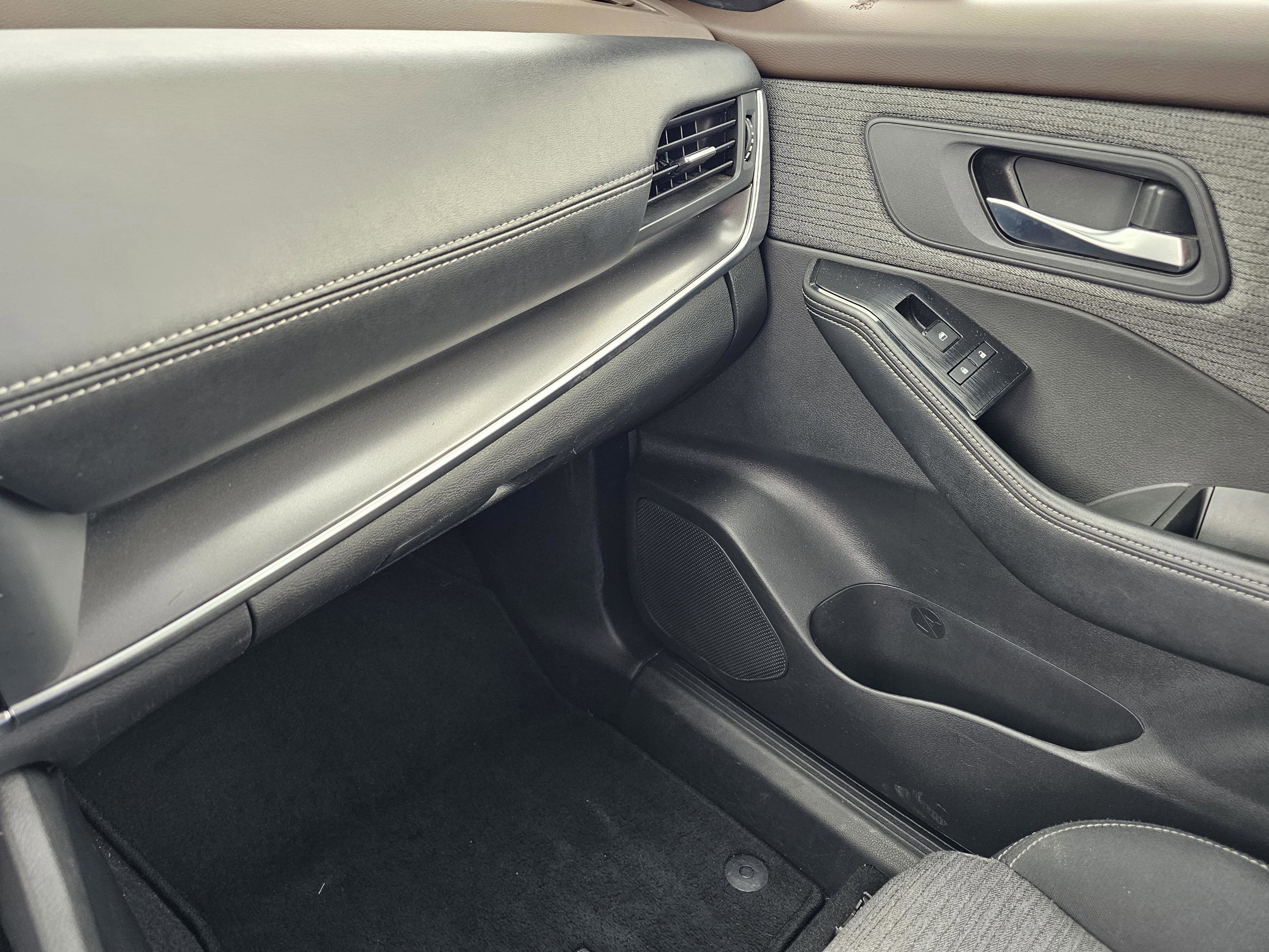 Used 2023 Nissan Rogue SV image 27