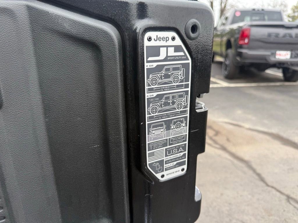 Used 2025 Jeep Wrangler Unlimited Sahara image 40