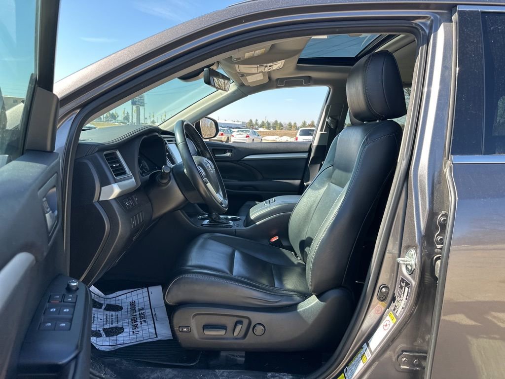 Used 2017 Toyota Highlander XLE image 8