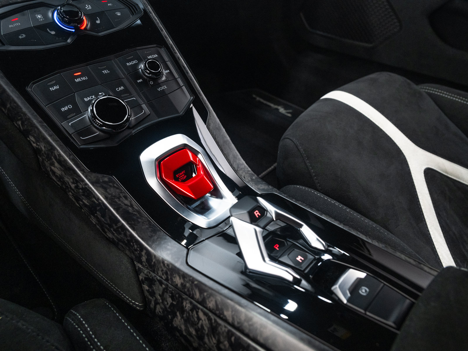 Used 2018 Lamborghini Huracan Performante AWD/4WD image 49