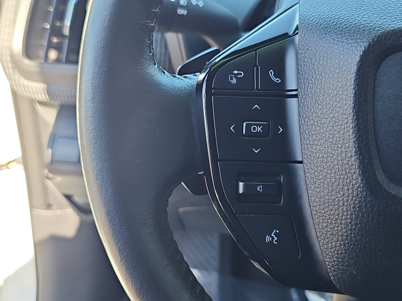 Certified 2023 Subaru Solterra AWD image 17