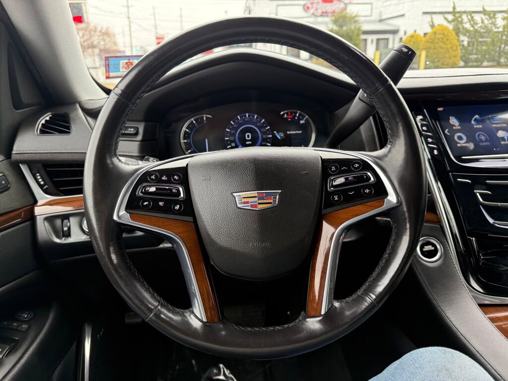 Used 2020 Cadillac Escalade Luxury AWD/4WD image 12