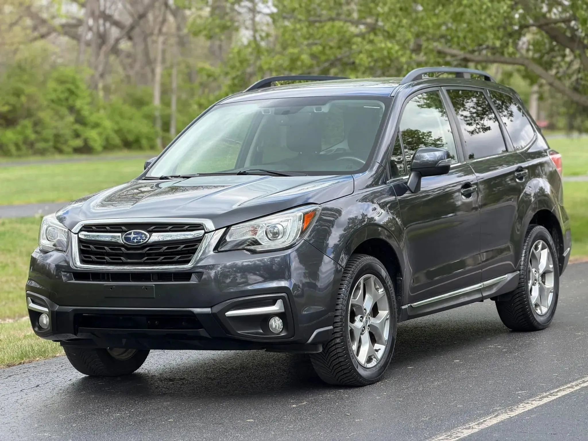 Used 2017 Subaru Forester 2.5i Touring AWD/4WD image 1