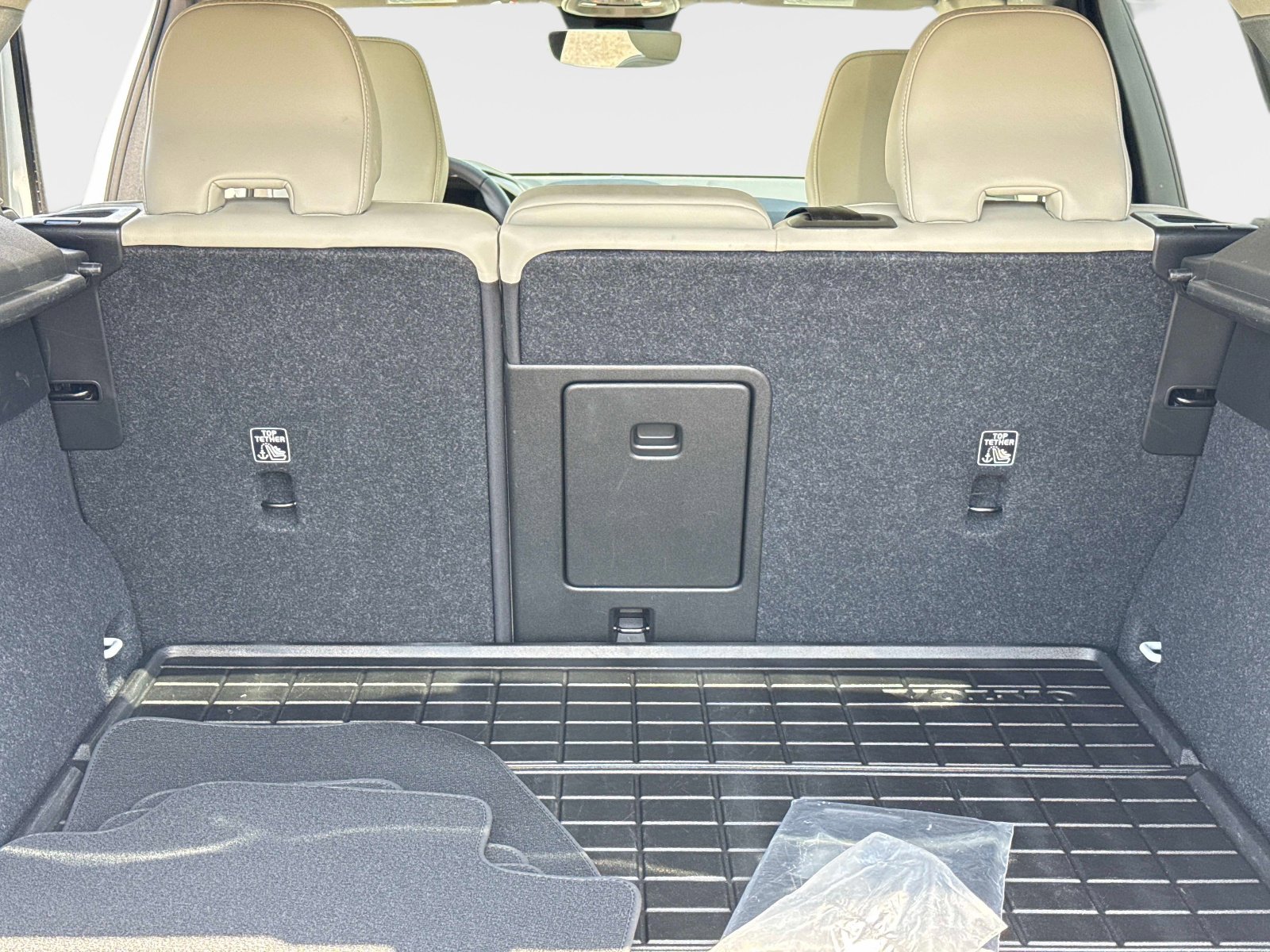 Used 2023 Volvo XC40 B4 Plus w/ Protection Package Premier FWD image 13