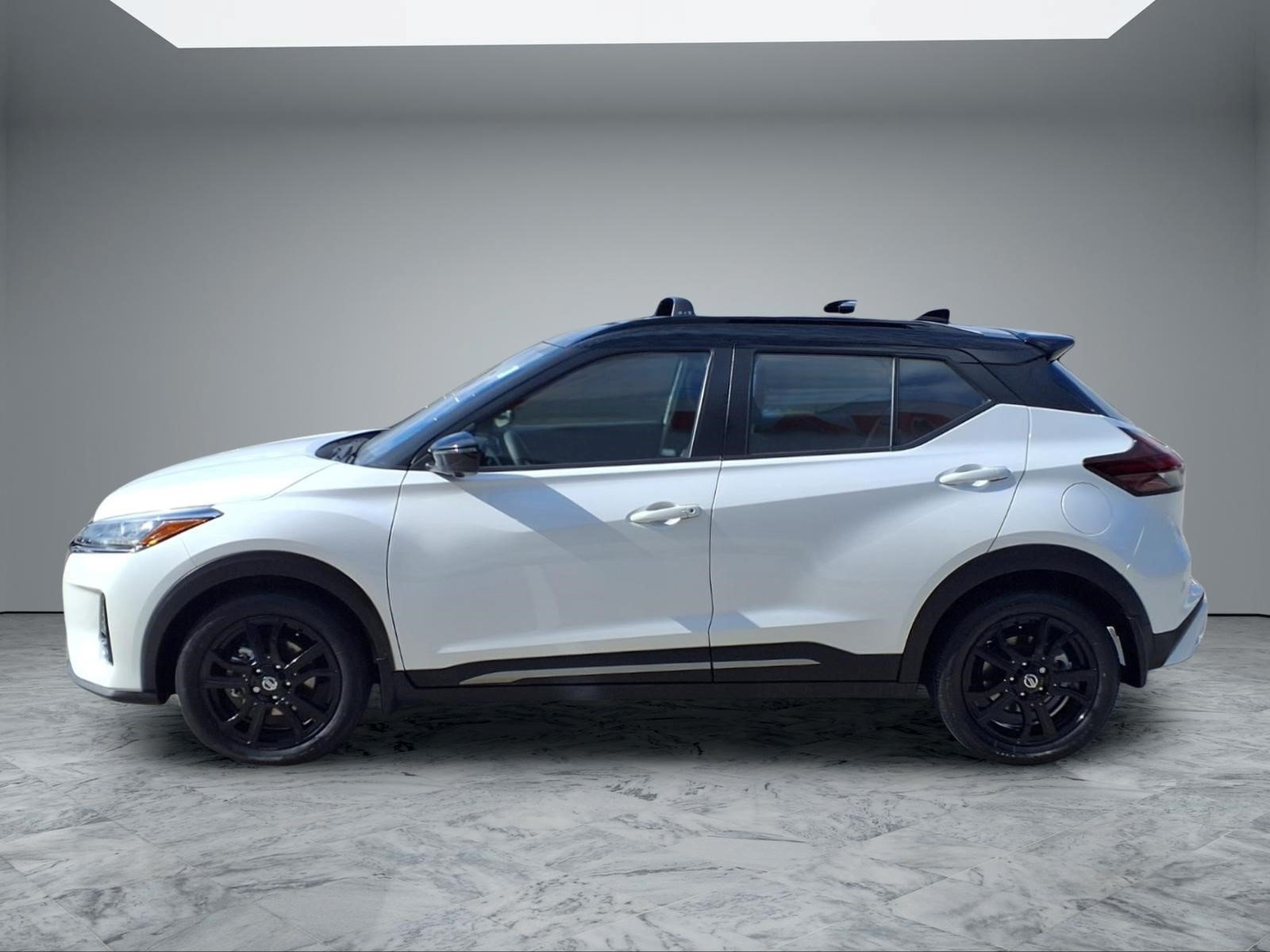 Used 2021 Nissan Kicks SR w/ Interior Electronics Package FWD image 4