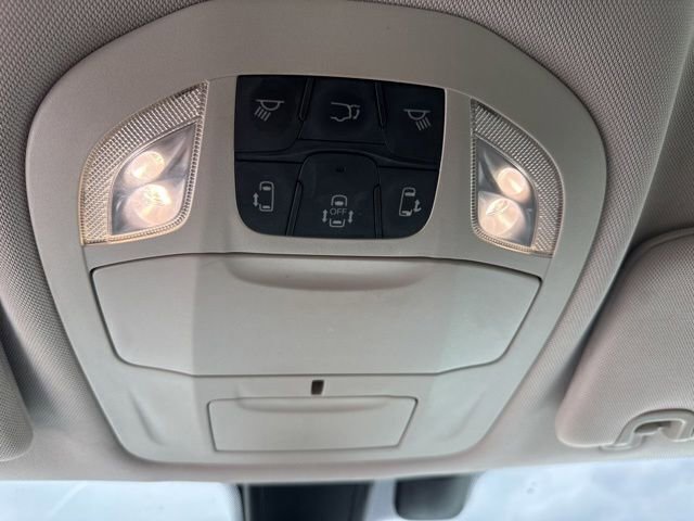 Used 2018 Chrysler Pacifica Touring-L Plus w/ Tire & Wheel Group FWD image 17