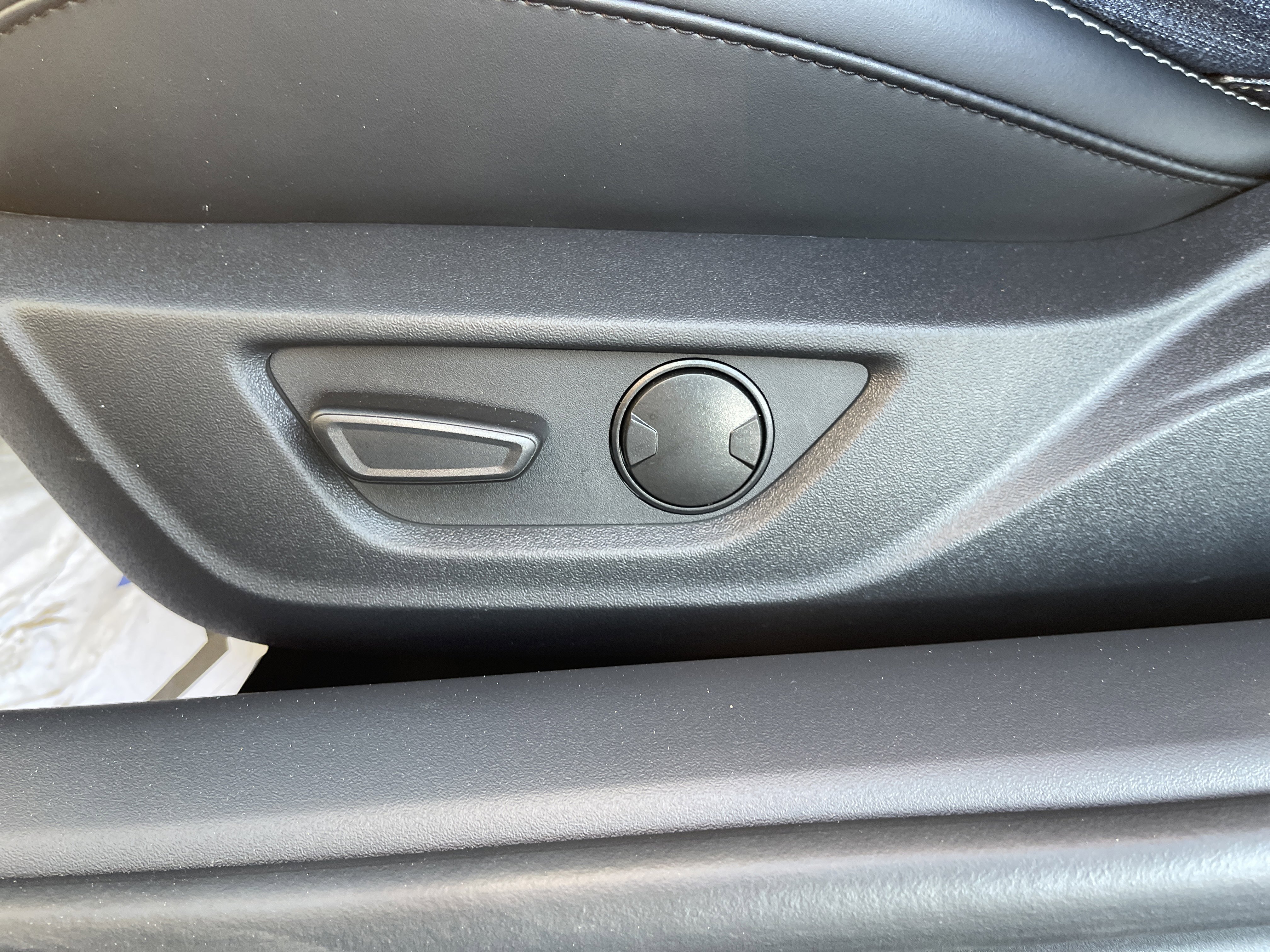 New 2025 Ford Mustang Coupe image 37