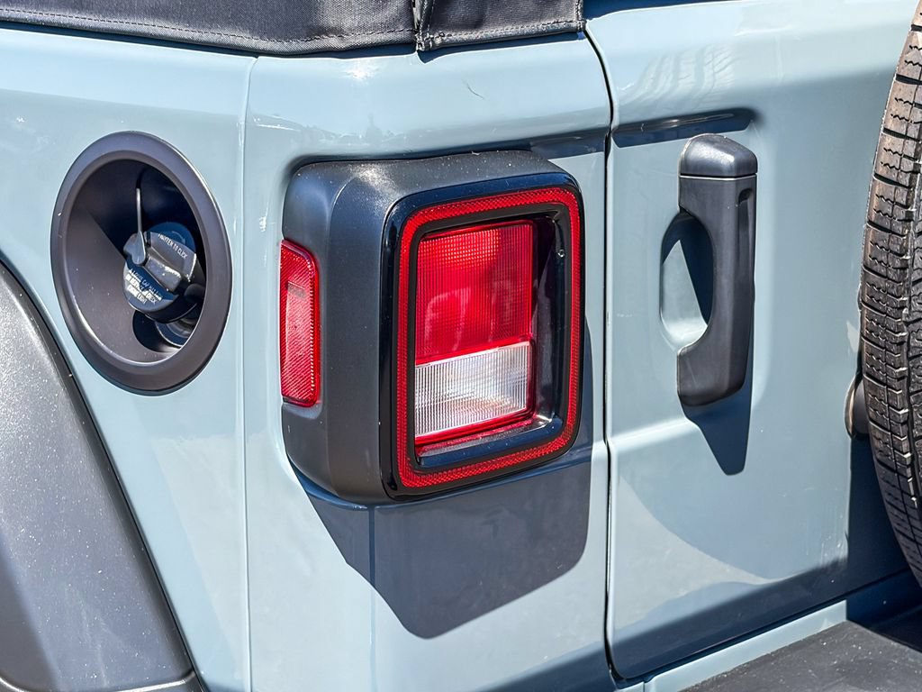 Used 2025 Jeep Wrangler Sport AWD/4WD image 8