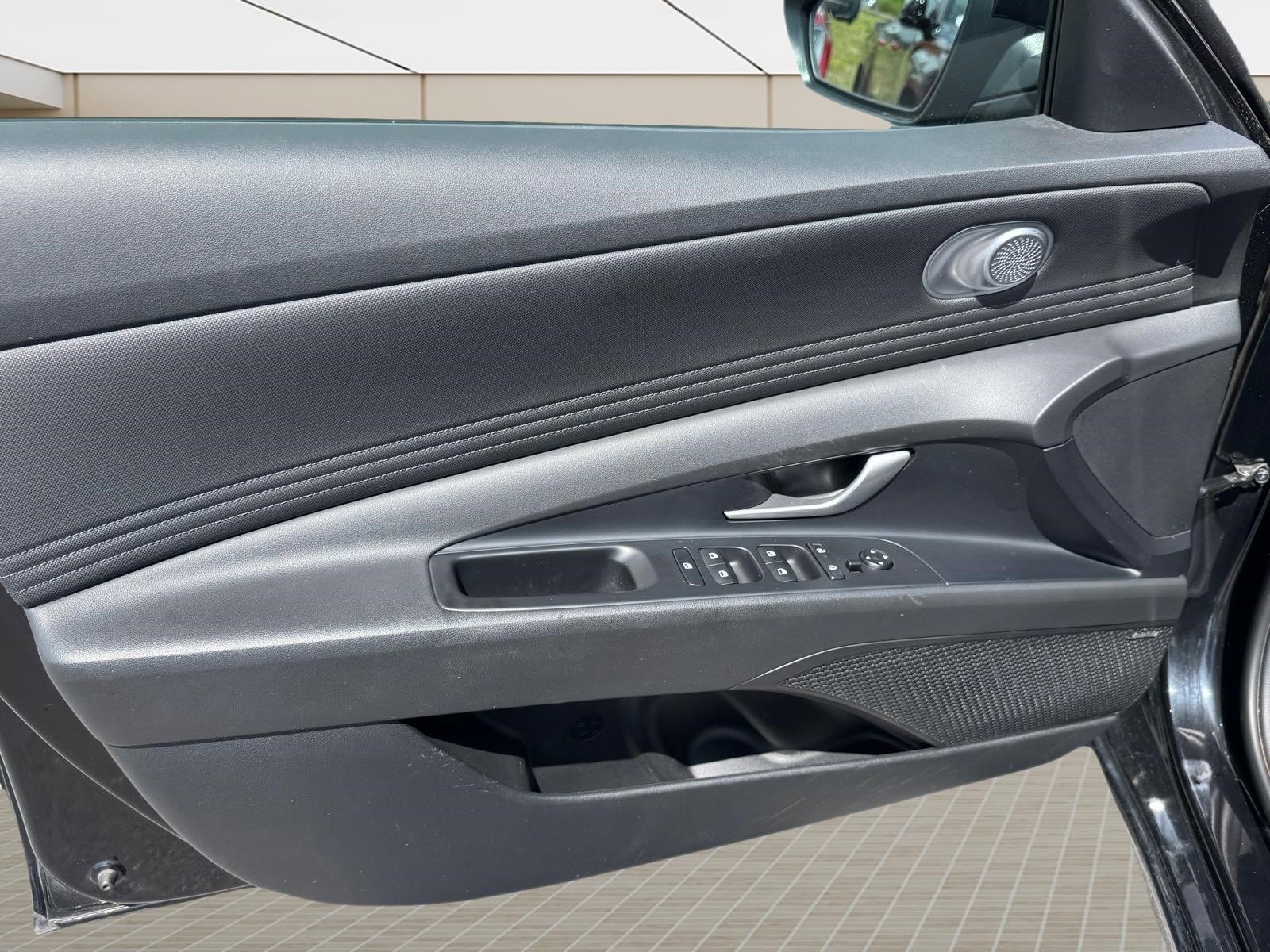 Certified 2024 Hyundai Elantra Limited FWD image 22