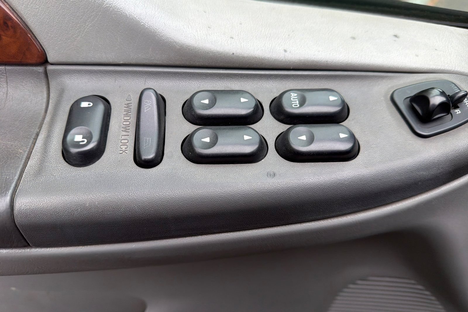 Used 2004 Ford F350 Lariat AWD/4WD image 11