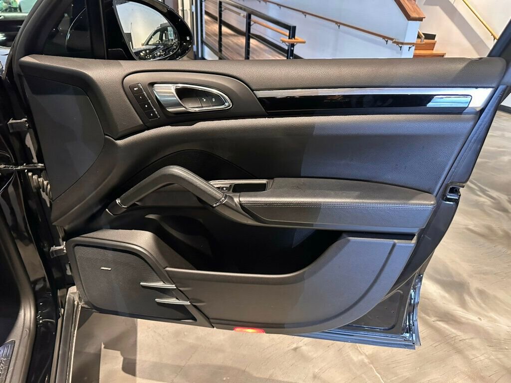 Used 2018 Porsche Cayenne AWD/4WD image 28