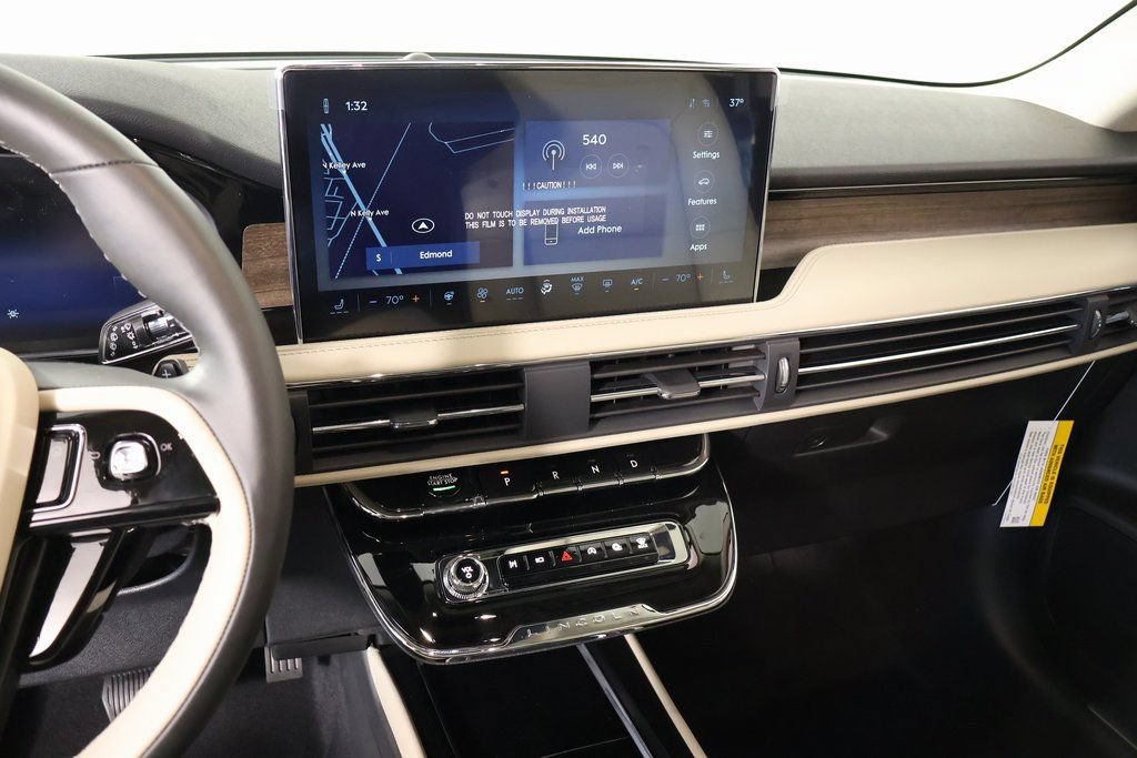New 2026 Lincoln Corsair Reserve w/ Jet Appearance Package FWD image 5
