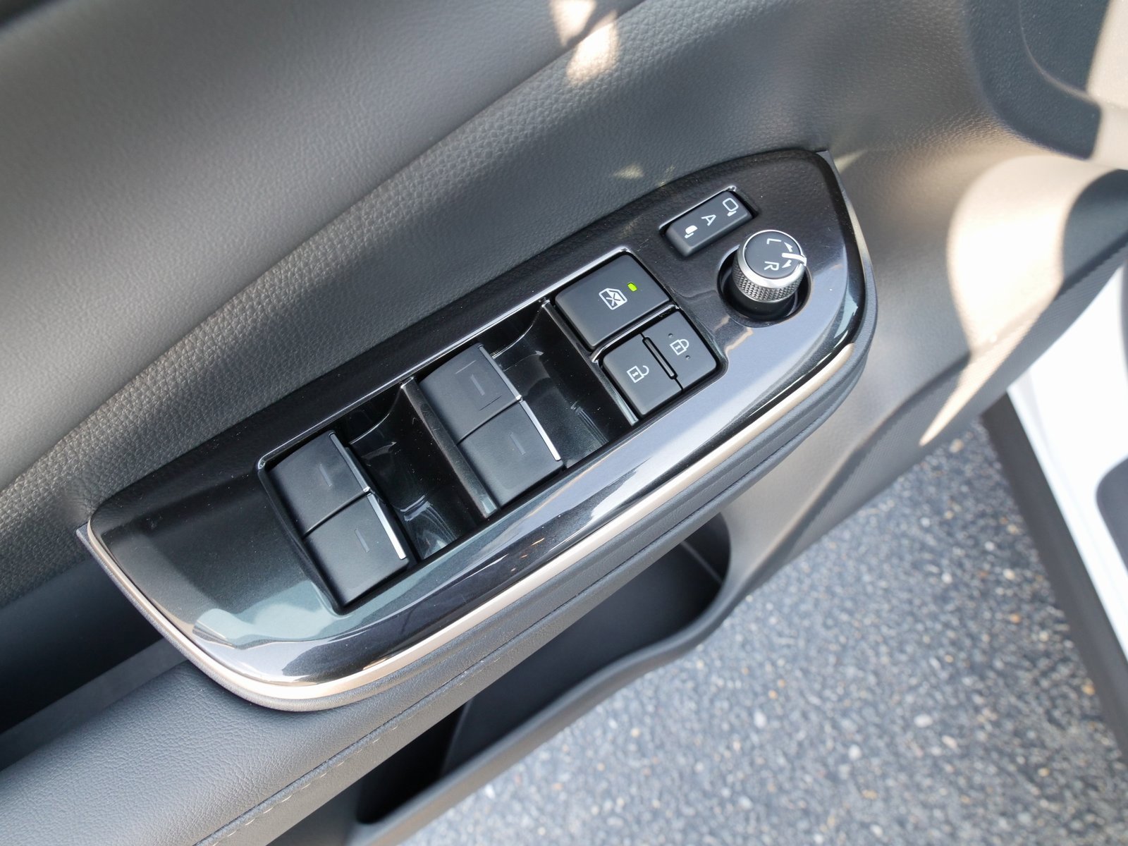 Used 2026 Toyota Crown XLE image 18