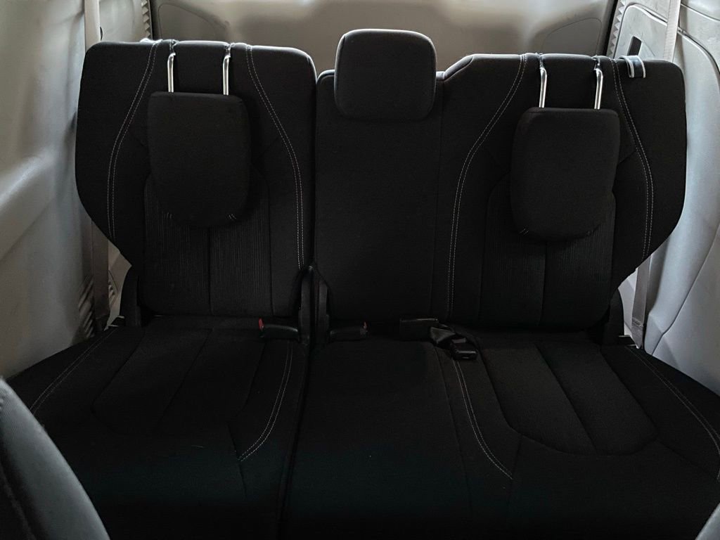 Used 2022 Chrysler Voyager LX image 16
