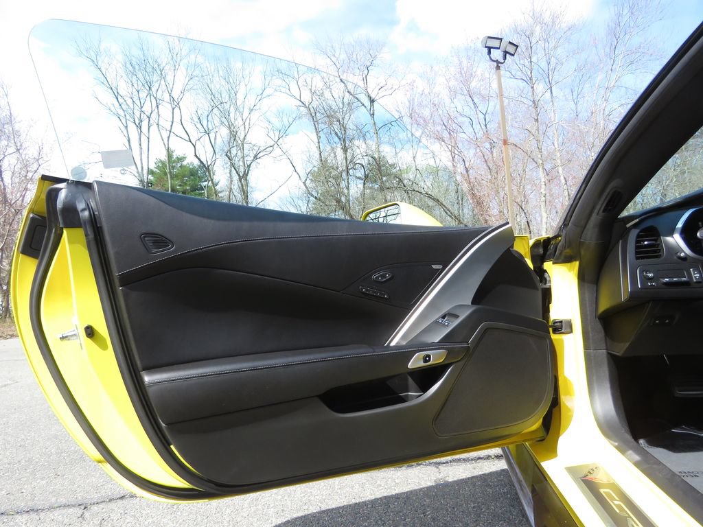 Used 2016 Chevrolet Corvette Z06 w/ 2LZ Preferred Equipment Group RWD image 9