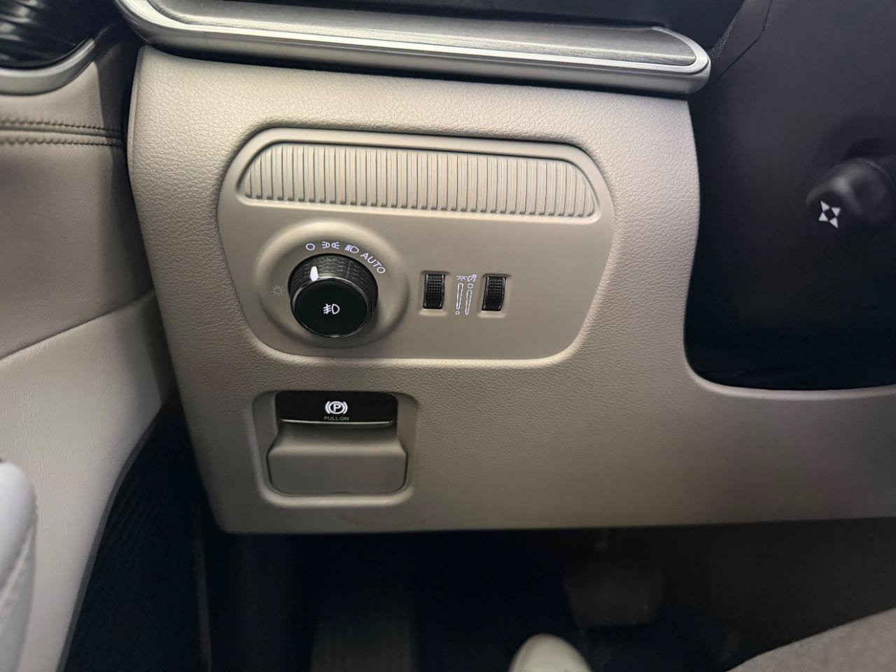 Used 2025 Jeep Wagoneer Series II AWD/4WD image 36