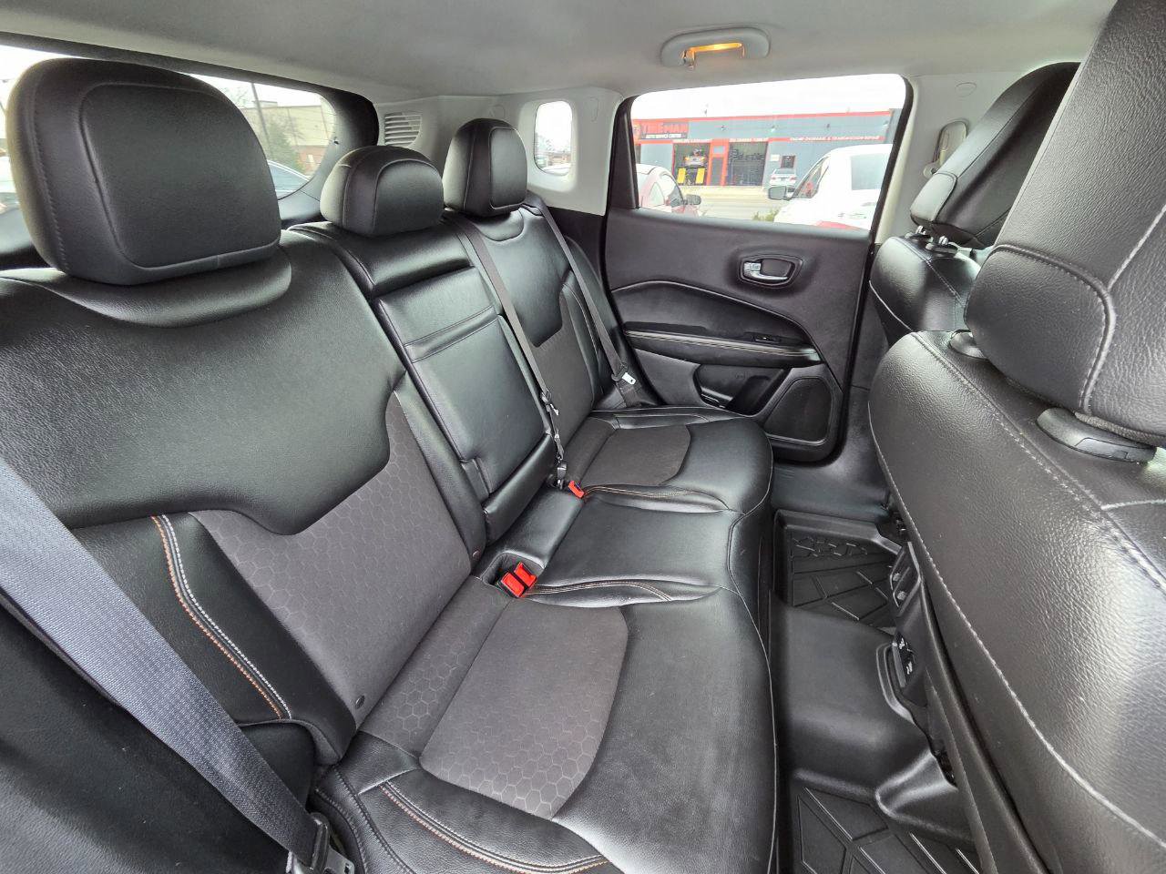 Used 2018 Jeep Compass Latitude w/ Popular Equipment Group AWD/4WD image 17