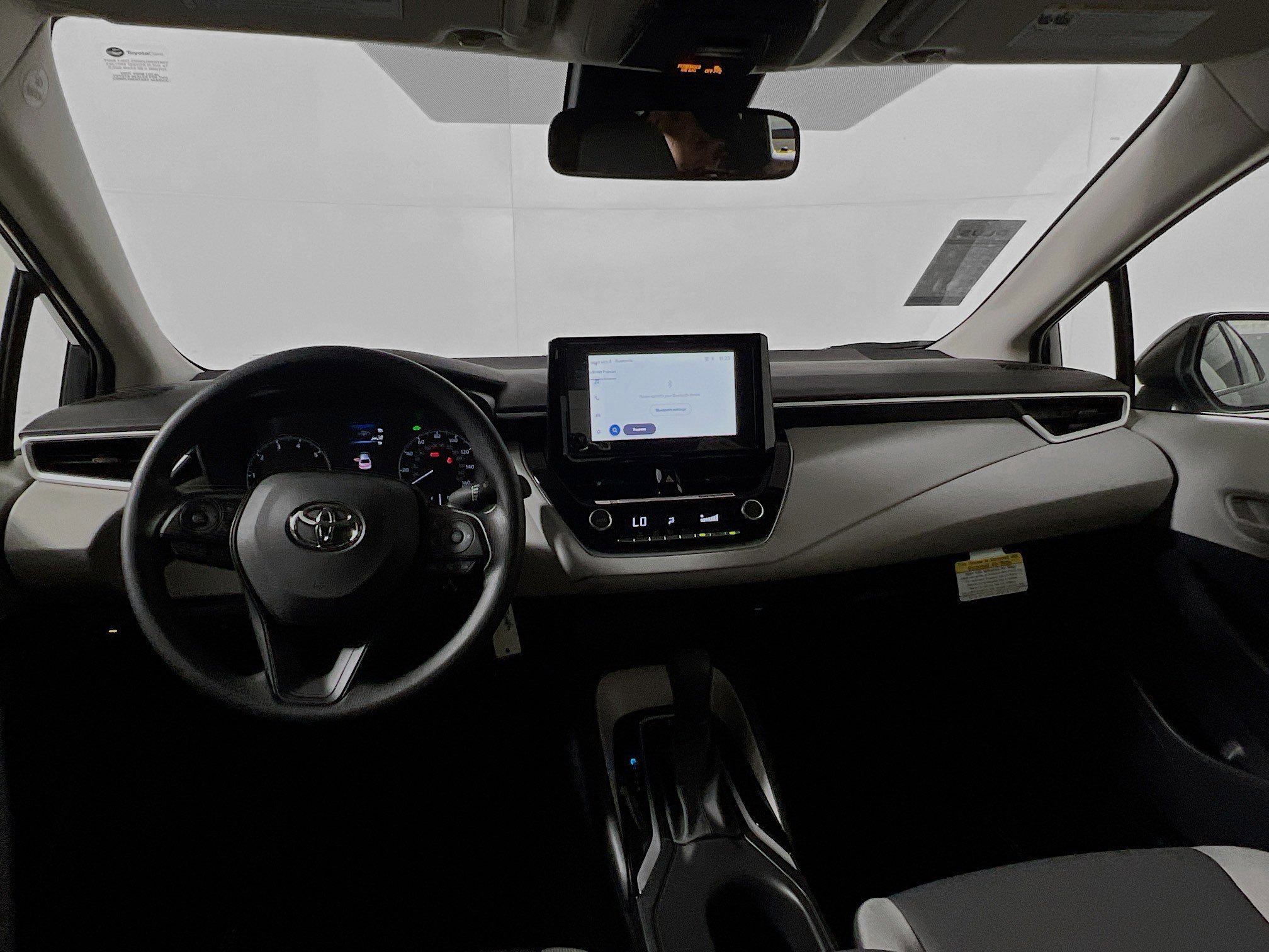 Used 2025 Toyota Corolla LE image 30