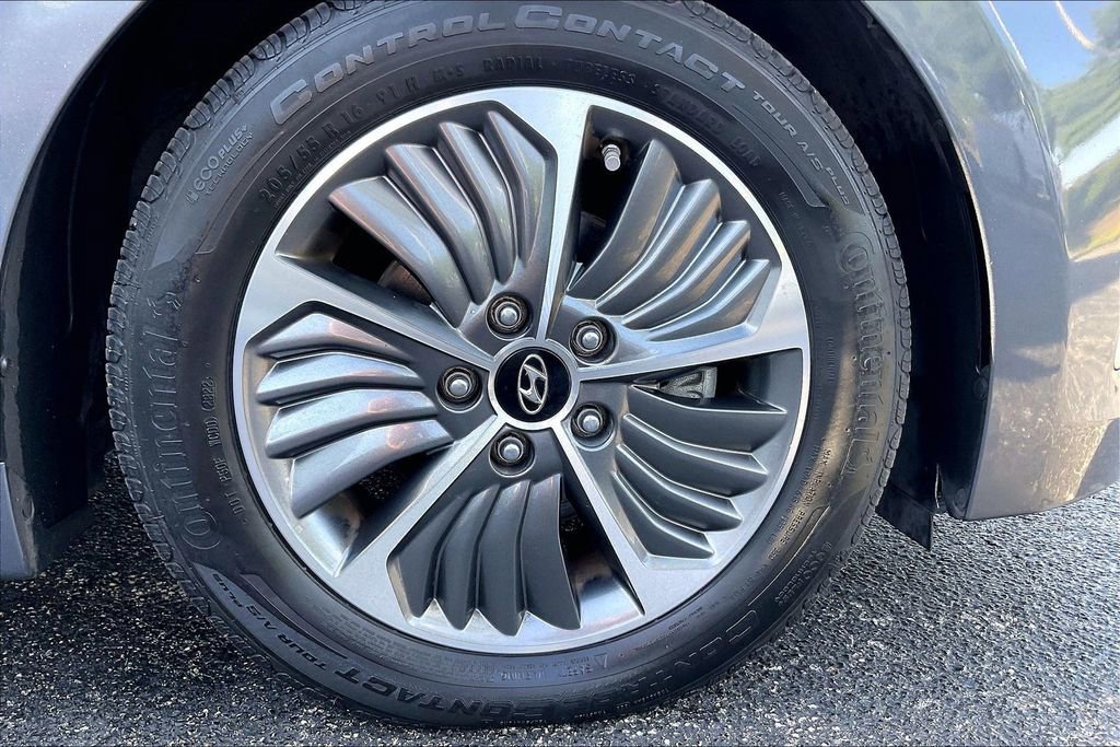 Used 2020 Hyundai Ioniq SE FWD image 34