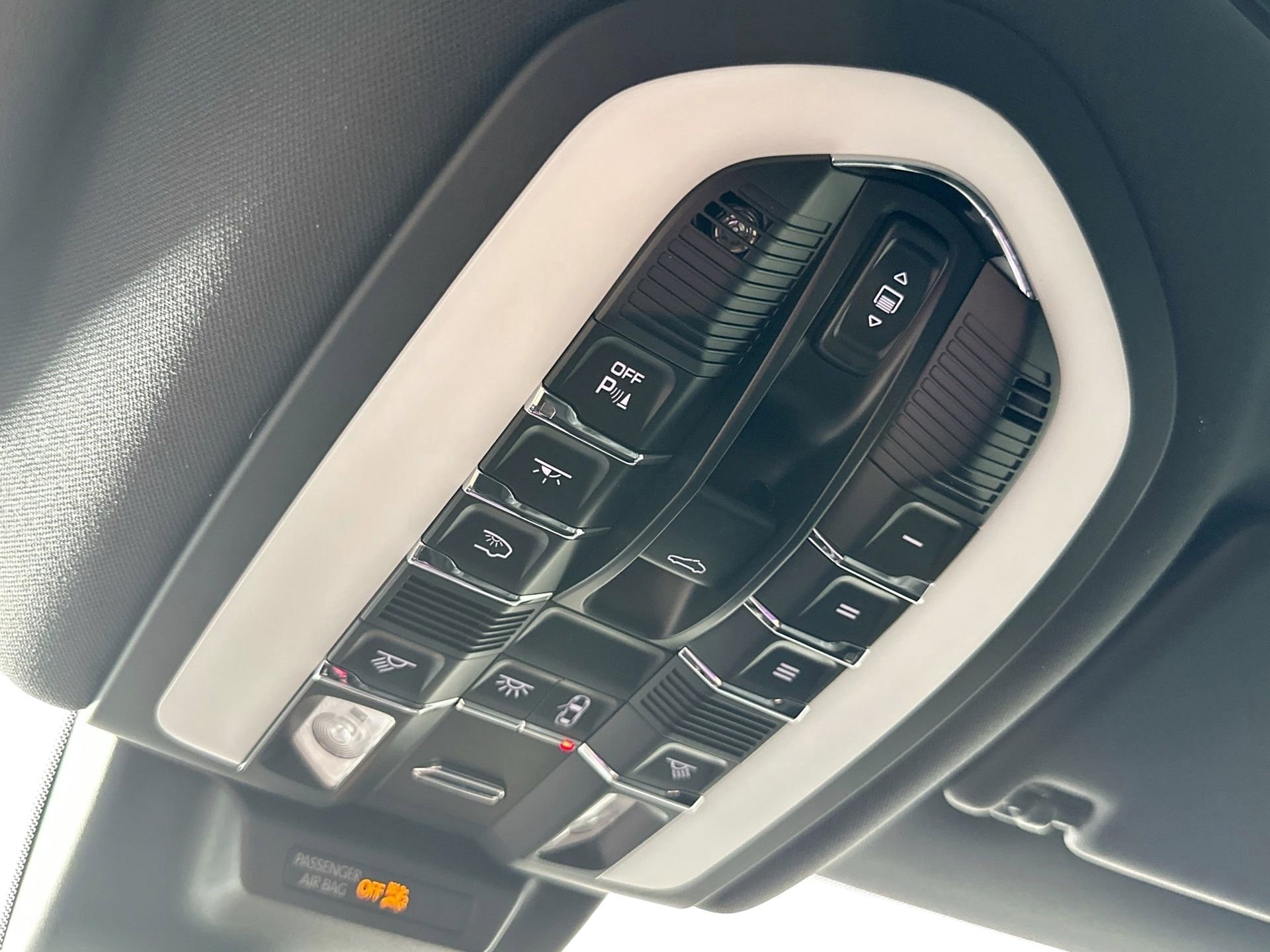 Certified 2025 Porsche Macan image 26