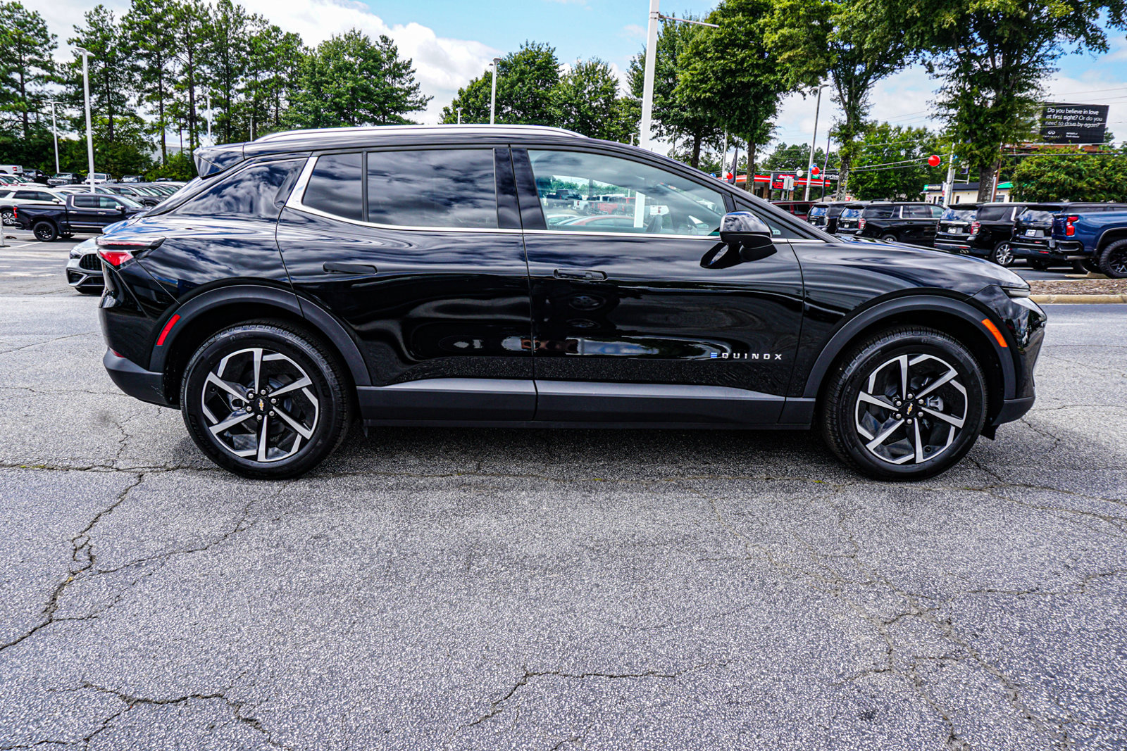 New 2026 Chevrolet Equinox EV LT AWD/4WD image 10