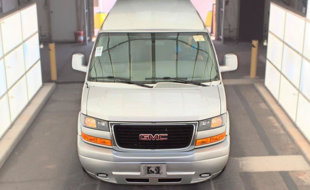 Used 2023 GMC Savana 2500 RWD image 2
