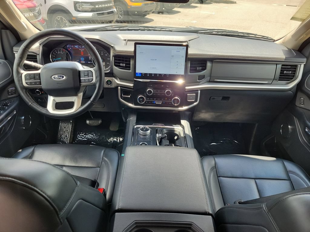 Used 2024 Ford Expedition XLT AWD/4WD image 12