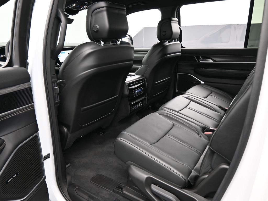 Used 2023 Jeep Wagoneer L Series III w/ Preferred Equipment Group image 39