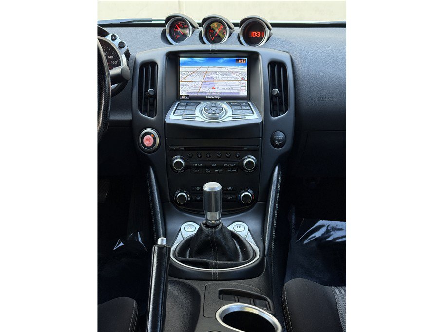Used 2016 Nissan 370Z Coupe RWD image 10