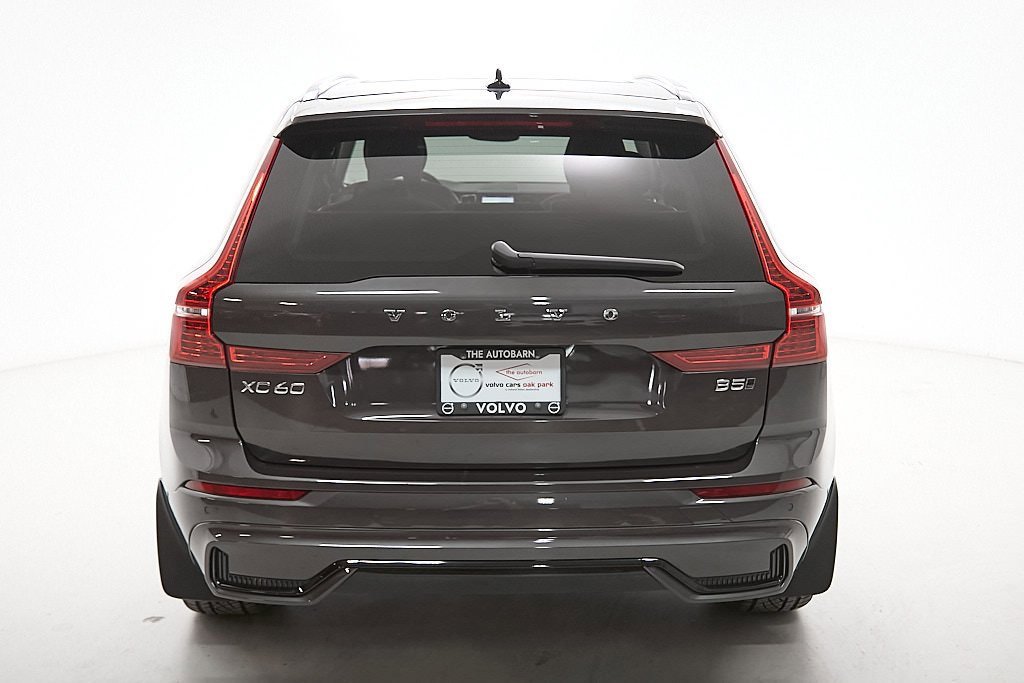Certified 2023 Volvo XC60 B5 Ultimate w/ Climate Package image 8