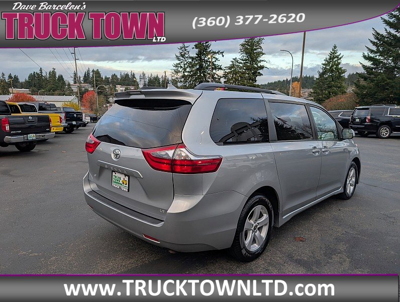 Used 2020 Toyota Sienna LE image 3