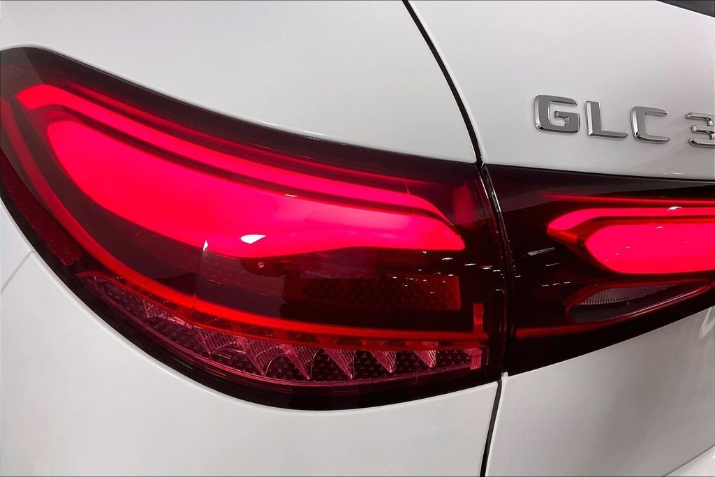 Used 2026 Mercedes-Benz GLC 300 4MATIC image 25