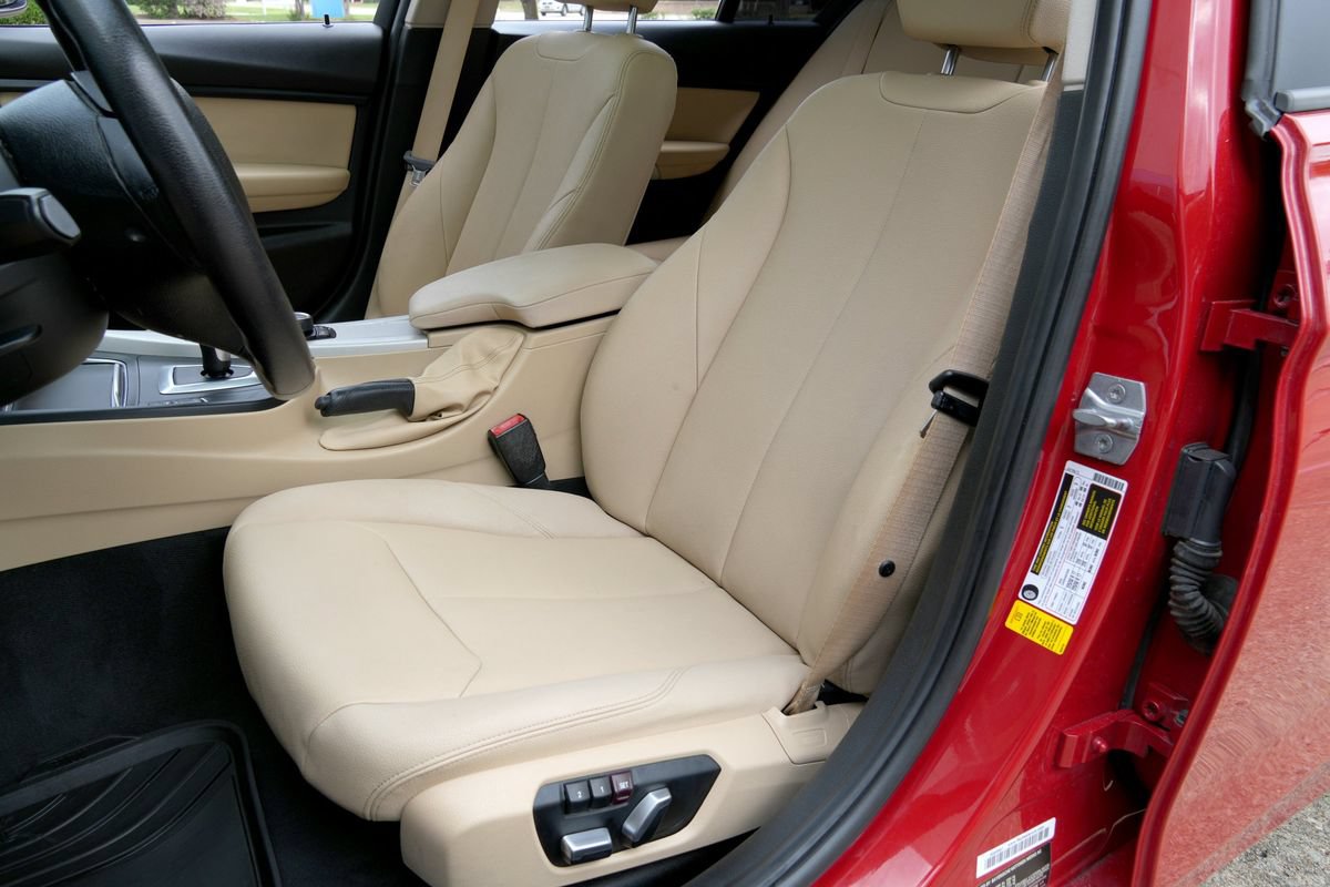 Used 2018 BMW 320i Sedan w/ Convenience Package RWD image 6