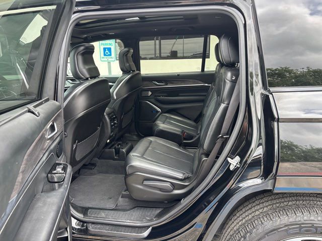 Used 2022 Jeep Grand Cherokee L Overland w/ Luxury Tech Group IV AWD/4WD image 25