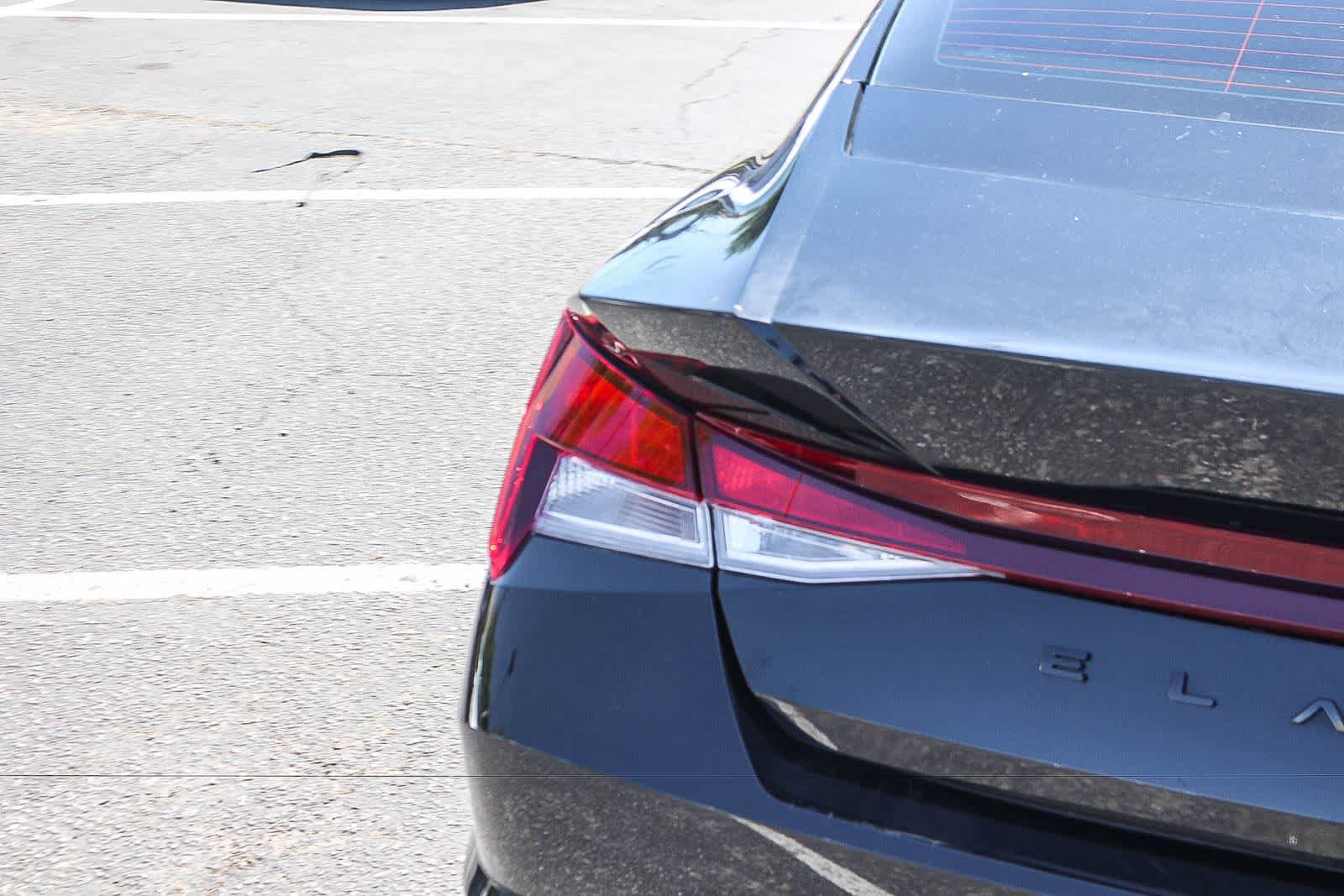 Certified 2023 Hyundai Elantra SE FWD image 8