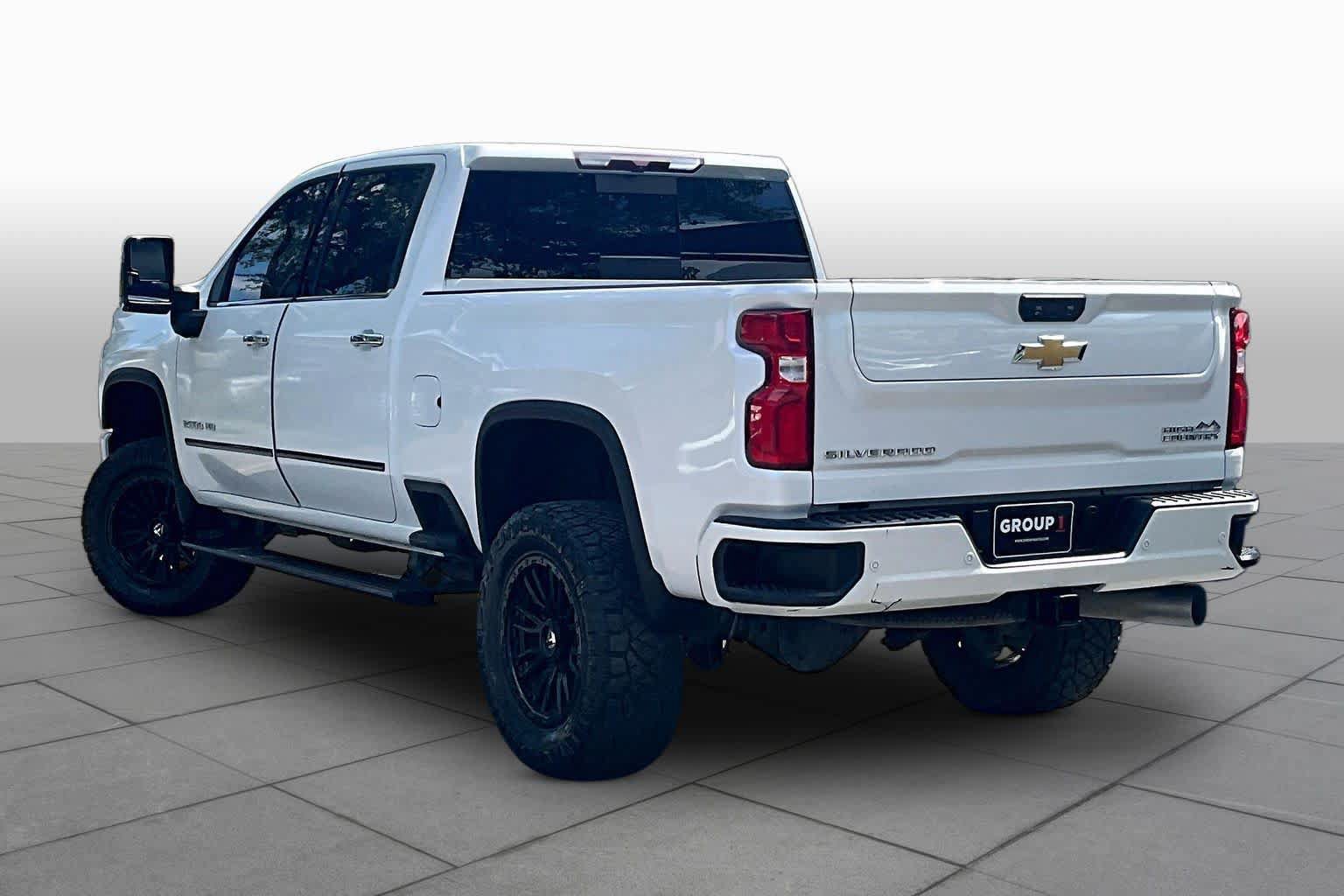 Used 2022 Chevrolet Silverado 2500 High Country w/ Safety Package II AWD/4WD image 12