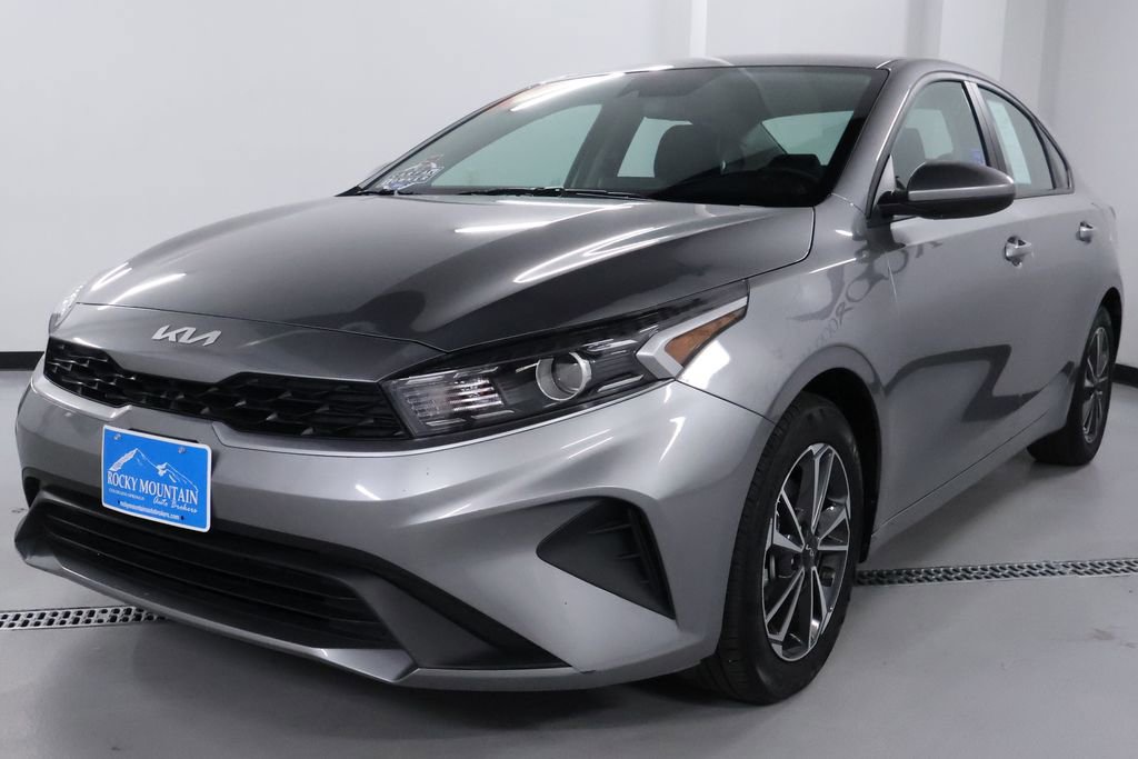 Used 2024 Kia Forte LXS image 3