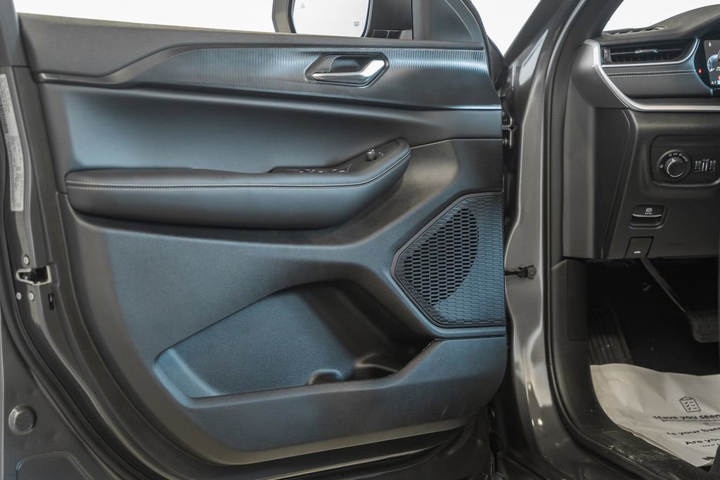 New 2025 Jeep Grand Cherokee Laredo X w/ Luxury Tech Group I image 35